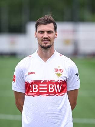 FUSSBALL 1. BUNDESLIGA SAISON 2025 2026 21.07.2025 Fototermin beim VfB Stuttgart auf dem Trainingsgelaende: Pascal Stenzel