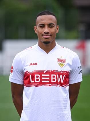 FUSSBALL 1. BUNDESLIGA SAISON 2025 2026 21.07.2025 Fototermin beim VfB Stuttgart auf dem Trainingsgelaende: Jamie Leweling