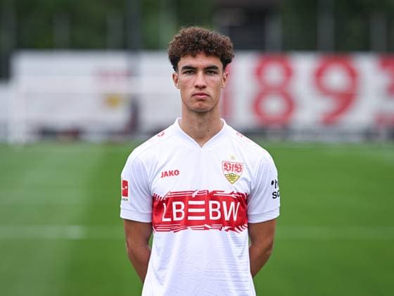 FUSSBALL 1. BUNDESLIGA SAISON 2025 2026 21.07.2025 Fototermin beim VfB Stuttgart auf dem Trainingsgelaende: Noah Darvich
