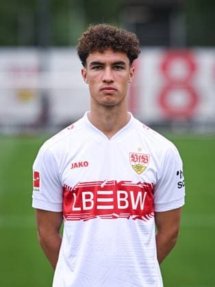 FUSSBALL 1. BUNDESLIGA SAISON 2025 2026 21.07.2025 Fototermin beim VfB Stuttgart auf dem Trainingsgelaende: Noah Darvich