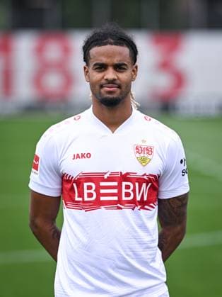 FUSSBALL 1. BUNDESLIGA SAISON 2025 2026 21.07.2025 Fototermin beim VfB Stuttgart auf dem Trainingsgelaende: Lorenz Assignon