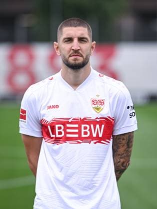 FUSSBALL 1. BUNDESLIGA SAISON 2025 2026 21.07.2025 Fototermin beim VfB Stuttgart auf dem Trainingsgelaende: Jeff Chabot