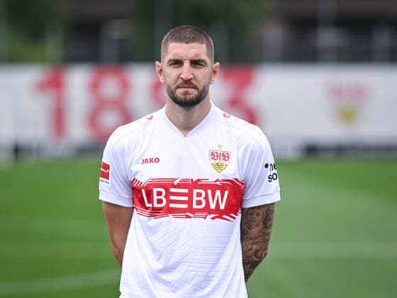 FUSSBALL 1. BUNDESLIGA SAISON 2025 2026 21.07.2025 Fototermin beim VfB Stuttgart auf dem Trainingsgelaende: Jeff Chabot