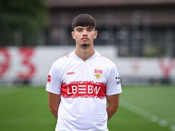 FUSSBALL 1. BUNDESLIGA SAISON 2025 2026 21.07.2025 Fototermin beim VfB Stuttgart auf dem Trainingsgelaende: Mirza Catovic