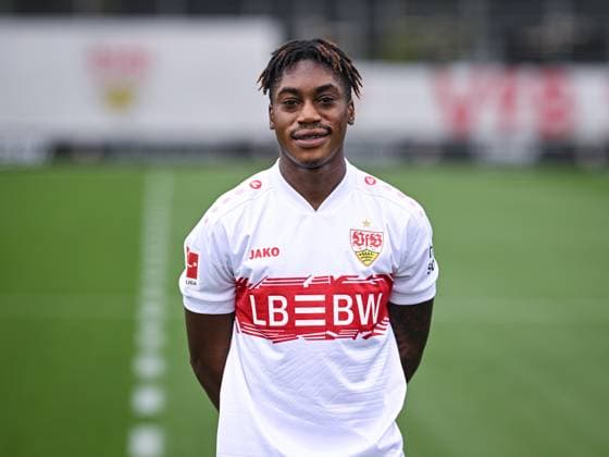 FUSSBALL 1. BUNDESLIGA SAISON 2025 2026 21.07.2025 Fototermin beim VfB Stuttgart auf dem Trainingsgelaende: Justin Diehl