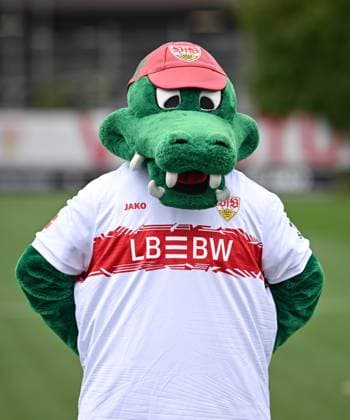 FUSSBALL 1. BUNDESLIGA SAISON 2025 2026 21.07.2025 Fototermin beim VfB Stuttgart auf dem Trainingsgelaende: Maskottchen Fritzle