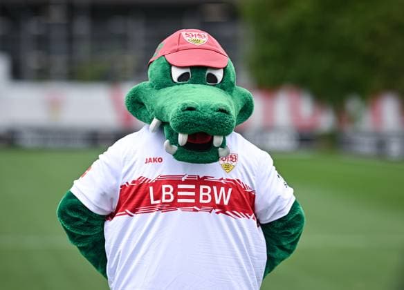 FUSSBALL 1. BUNDESLIGA SAISON 2025 2026 21.07.2025 Fototermin beim VfB Stuttgart auf dem Trainingsgelaende: Maskottchen Fritzle