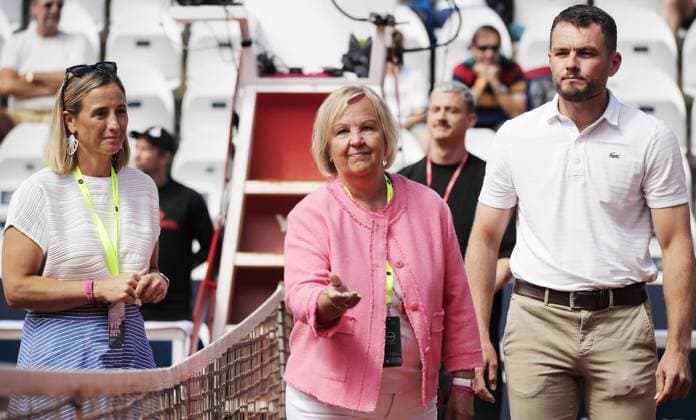 TENNIS - ATP, Tennis Herren Generali Open 2025 KITZBUEHEL,AUSTRIA,22.JUL.25 - TENNIS - ATP World Tour, Generali Open. Image shows Michaela Kirchgasser, a fan and Tiago Stuermer.  GEPAxpictures xMatthiasxHauer
