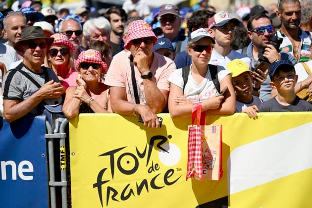 Tour de France 2025 Stage 16 MONT-VENTOUX, FRANCE - JULY 22 : illustration picture fans during stage 16 of the 112th edition of Tour de France an UCI World Tour 2.UWT cycling road race stage for Men Elite of 172 km with start in Montpellier and finish in Mont-Ventoux on July 22, 2025 in Mont-Ventoux, France, 22 07 2025 ( Motordriver Kenny Verfaillie - Mont-Ventoux France  Copyright: xVincentxKalutx