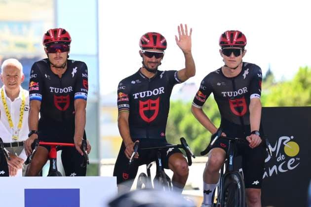 Tour de France 2025 Stage 16 MONT-VENTOUX, FRANCE - JULY 22 : Trentin Matteo (ITA) of Tudor Pro Cycling Team, Alaphilippe Julian (FRA) of Tudor Pro Cycling Team during stage 16 of the 112th edition of Tour de France an UCI World Tour 2.UWT cycling road race stage for Men Elite of 172 km with start in Montpellier and finish in Mont-Ventoux on July 22, 2025 in Mont-Ventoux, France, 22 07 2025 ( Motordriver Kenny Verfaillie - Mont-Ventoux France  Copyright: xVincentxKalutx