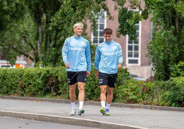 Fussball, Herren, Saison 2025 26, 2. Bundesliga, Hertha BSC, Training, v.l. Dawid Kownacki (Hertha BSC), Michal Karbownik (Hertha BSC), 22.07. 2025,
