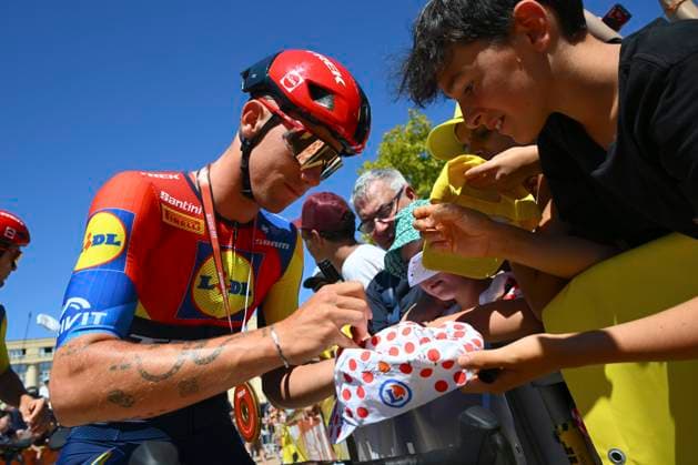 Tour de France 2025 Stage 16 MONT-VENTOUX, FRANCE - JULY 22 : Nys Thibau (BEL) of Lidl - Trek during stage 16 of the 112th edition of Tour de France an UCI World Tour 2.UWT cycling road race stage for Men Elite of 172 km with start in Montpellier and finish in Mont-Ventoux on July 22, 2025 in Mont-Ventoux, France, 22 07 2025 ( Motordriver Kenny Verfaillie - Mont-Ventoux France  Copyright: xVincentxKalutx