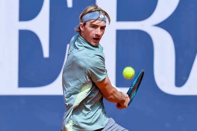 Lukas Neumayer (Austria) kontrolliert den Ball, ATP, Tennis Herren 250 Tournament, Generali Open Kitzbuhel, Tennisstadion am Kapserfeld am 22. July 2025 in Kitzbuehel, Österreich. (Foto von Marco Steinbrenner DeFodi Images) Lukas Neumayer (Austria) controls the ball, ATP 250 Tournament, Generali Open Kitzbuhel, Tennis stadium at Kapserfeld, July 22, 2025 in Kitzbuehel, Austria. (Photo by Marco Steinbrenner DeFodi Images)