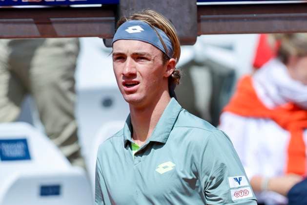 Lukas Neumayer (Austria) schaut enttaeuscht, ATP, Tennis Herren 250 Tournament, Generali Open Kitzbuhel, Tennisstadion am Kapserfeld am 22. July 2025 in Kitzbuehel, Österreich. (Foto von Marco Steinbrenner DeFodi Images) Lukas Neumayer (Austria) looks dejected, ATP 250 Tournament, Generali Open Kitzbuhel, Tennis stadium at Kapserfeld, July 22, 2025 in Kitzbuehel, Austria. (Photo by Marco Steinbrenner DeFodi Images)