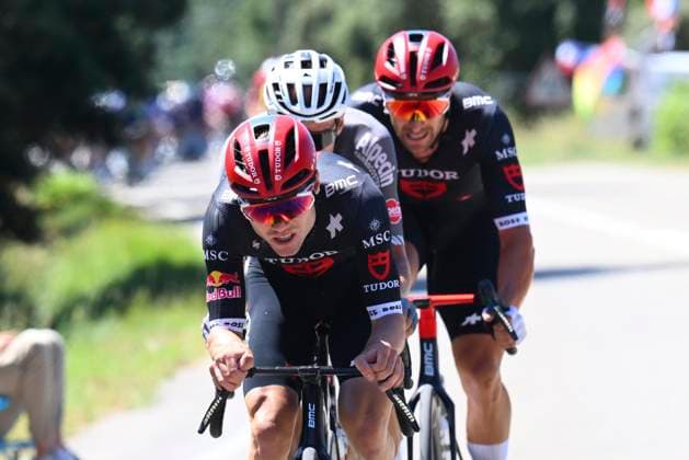 Tour de France 2025 Stage 16 MONT-VENTOUX, FRANCE - JULY 22 : Hirschi Marc (SUI) of Tudor Pro Cycling Team, Haller Marco (AUT) of Tudor Pro Cycling Team, Meurisse Xandro (BEL) of Alpecin - Deceuninck during stage 16 of the 112th edition of Tour de France an UCI World Tour 2.UWT cycling road race stage for Men Elite of 172 km with start in Montpellier and finish in Mont-Ventoux on July 22, 2025 in Mont-Ventoux, France, 22 07 2025 ( Motordriver Kenny Verfaillie - Mont-Ventoux France  Copyright: xVincentxKalutx