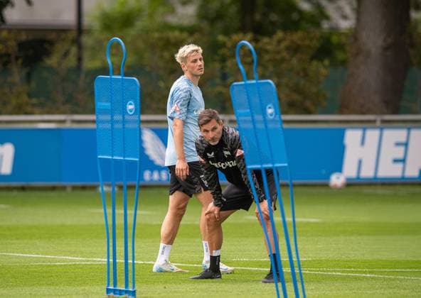 Fussball, Herren, Saison 2025 26, 2. Bundesliga, Hertha BSC, Training, v.l. Dawid Kownacki (Hertha BSC), Trainer Stefan Leitl (Hertha BSC), 22.07. 2025,