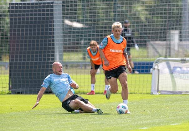 Fussball, Herren, Saison 2025 26, 2. Bundesliga, Hertha BSC, Training, v.l. Toni Leistner (Hertha BSC), Dawid Kownacki (Hertha BSC), 22.07. 2025,