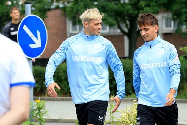 DEU, DFL, 2. FBL Hertha BSC, Training, 22.07.2025, Sportforum, Berlin, DEU, DFL, 2. FBL Hertha BSC, Training, im Bild Dawid Kownacki (Hertha BSC Berlin 9), Michal Karbownik (Hertha BSC Berlin 33) DFL - regulations prohibit any use of Photographs as image sequences and or quasi-video