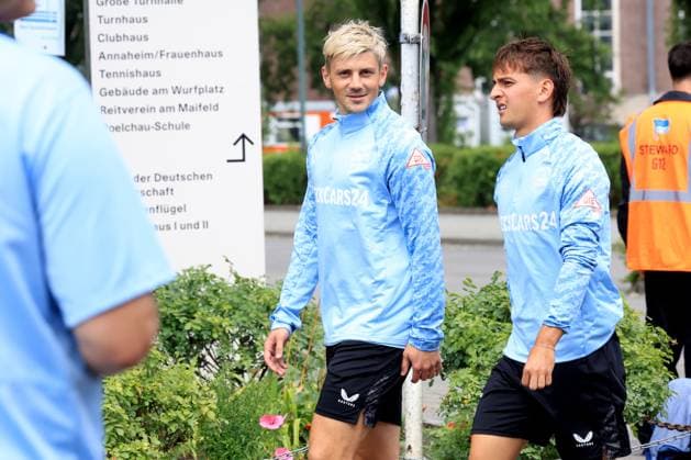 DEU, DFL, 2. FBL Hertha BSC, Training, 22.07.2025, Sportforum, Berlin, DEU, DFL, 2. FBL Hertha BSC, Training, im Bild Dawid Kownacki (Hertha BSC Berlin 9), Michal Karbownik (Hertha BSC Berlin 33) DFL - regulations prohibit any use of Photographs as image sequences and or quasi-video