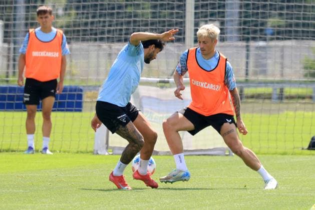 DEU, DFL, 2. FBL Hertha BSC, Training, 22.07.2025, Sportforum, Berlin, DEU, DFL, 2. FBL Hertha BSC, Training, im Bild Dawid Kownacki (Hertha BSC Berlin 9), Kevin Sessa (Hertha BSC Berlin 8) DFL - regulations prohibit any use of Photographs as image sequences and or quasi-video