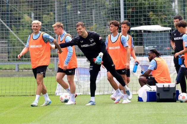 DEU, DFL, 2. FBL Hertha BSC, Training, 22.07.2025, Sportforum, Berlin, DEU, DFL, 2. FBL Hertha BSC, Training, im Bild Dawid Kownacki (Hertha BSC Berlin 9), Tjark Ernst (Hertha BSC Berlin 1), Robert Kwasigroch (Hertha BSC Berlin 13) DFL - regulations prohibit any use of Photographs as image sequences and or quasi-video