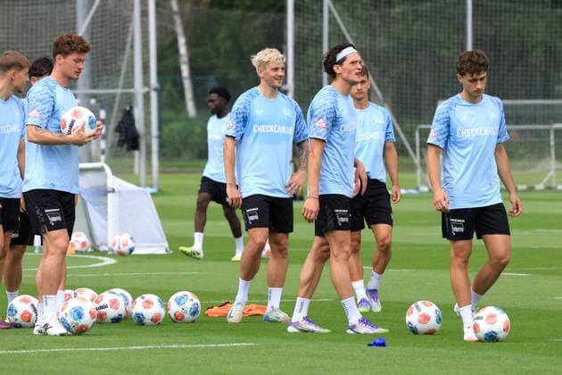 DEU, DFL, 2. FBL Hertha BSC, Training, 22.07.2025, Sportforum, Berlin, DEU, DFL, 2. FBL Hertha BSC, Training, im Bild Dawid Kownacki (Hertha BSC Berlin 9), Fabian Reese (Hertha BSC Berlin 11), Robert Kwasigroch (Hertha BSC Berlin 13) DFL - regulations prohibit any use of Photographs as image sequences and or quasi-video