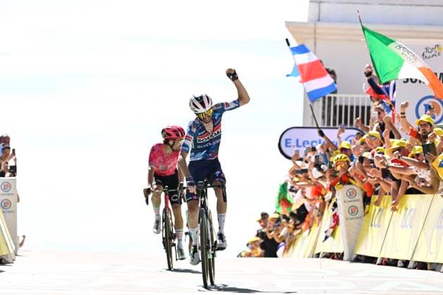 Tour de France 2025 Stage 16 MONT-VENTOUX, FRANCE - JULY 22 : Paret-Peintre Valentin (FRA) of Soudal Quick-Step wins during stage 16 of the 112th edition of Tour de France an UCI World Tour 2.UWT cycling road race stage for Men Elite of 172 km with start in Montpellier and finish in Mont-Ventoux on July 22, 2025 in Mont-Ventoux, France, 22 07 2025 ( Motordriver Kenny Verfaillie - Mont-Ventoux France  Copyright: xJanxDexMeuleneirx