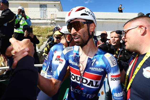 Tour de France 2025 Stage 16 MONT-VENTOUX, FRANCE - JULY 22 : Paret-Peintre Valentin (FRA) of Soudal Quick-Step celebrates the victory after stage 16 of the 112th edition of Tour de France an UCI World Tour 2.UWT cycling road race stage for Men Elite of 172 km with start in Montpellier and finish in Mont-Ventoux on July 22, 2025 in Mont-Ventoux, France, 22 07 2025 ( Motordriver Kenny Verfaillie - Mont-Ventoux France  Copyright: xTimxVanxWichelenx