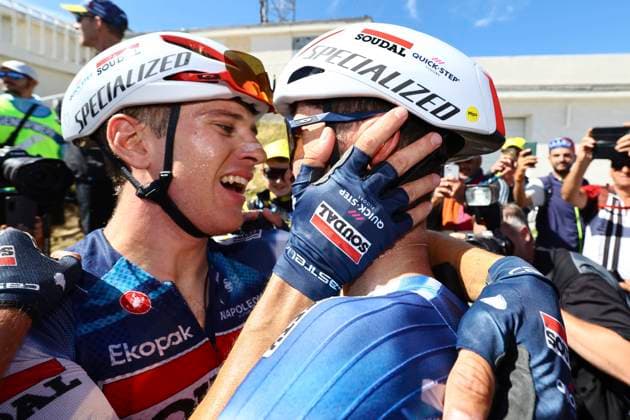 Tour de France 2025 Stage 16 MONT-VENTOUX, FRANCE - JULY 22 : Paret-Peintre Valentin (FRA) of Soudal Quick-Step celebrates the victory after stage 16 of the 112th edition of Tour de France an UCI World Tour 2.UWT cycling road race stage for Men Elite of 172 km with start in Montpellier and finish in Mont-Ventoux on July 22, 2025 in Mont-Ventoux, France, 22 07 2025 ( Motordriver Kenny Verfaillie - Mont-Ventoux France  Copyright: xTimxVanxWichelenx