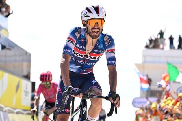 Tour de France 2025 Stage 16 MONT-VENTOUX, FRANCE - JULY 22 : Paret-Peintre Valentin (FRA) of Soudal Quick-Step wins, second place for Healy Ben (IRL) of EF Education - Easypost during stage 16 of the 112th edition of Tour de France an UCI World Tour 2.UWT cycling road race stage for Men Elite of 172 km with start in Montpellier and finish in Mont-Ventoux on July 22, 2025 in Mont-Ventoux, France, 22 07 2025 ( Motordriver Kenny Verfaillie - Mont-Ventoux France  Copyright: xJanxDexMeuleneirx