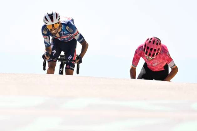 Tour de France 2025 Stage 16 MONT-VENTOUX, FRANCE - JULY 22 : Paret-Peintre Valentin (FRA) of Soudal Quick-Step wins, second place for Healy Ben (IRL) of EF Education - Easypost during stage 16 of the 112th edition of Tour de France an UCI World Tour 2.UWT cycling road race stage for Men Elite of 172 km with start in Montpellier and finish in Mont-Ventoux on July 22, 2025 in Mont-Ventoux, France, 22 07 2025 ( Motordriver Kenny Verfaillie - Mont-Ventoux France  Copyright: xJanxDexMeuleneirx