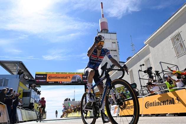 Tour de France 2025 Stage 16 MONT-VENTOUX, FRANCE - JULY 22 : Paret-Peintre Valentin (FRA) of Soudal Quick-Step wins, second place for Healy Ben (IRL) of EF Education - Easypost during stage 16 of the 112th edition of Tour de France an UCI World Tour 2.UWT cycling road race stage for Men Elite of 172 km with start in Montpellier and finish in Mont-Ventoux on July 22, 2025 in Mont-Ventoux, France, 22 07 2025 ( Motordriver Kenny Verfaillie - Mont-Ventoux France  Copyright: xJanxDexMeuleneirx