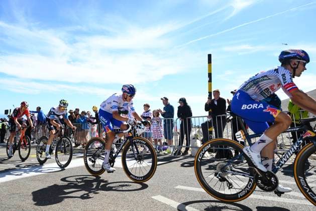 Tour de France 2025 Stage 16 MONT-VENTOUX, FRANCE - JULY 22 : Roglic Primoz (SLO) of Red Bull - BORA - Hansgrohe, Lipowitz Florian (GER) of Red Bull - BORA - Hansgrohe during stage 16 of the 112th edition of Tour de France an UCI World Tour 2.UWT cycling road race stage for Men Elite of 172 km with start in Montpellier and finish in Mont-Ventoux on July 22, 2025 in Mont-Ventoux, France, 22 07 2025 ( Motordriver Kenny Verfaillie - Mont-Ventoux France  Copyright: xVincentxKalutx