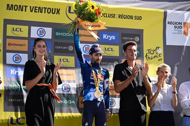 Tour de France 2025 Stage 16 MONT-VENTOUX, FRANCE - JULY 22 : Paret-Peintre Valentin (FRA) of Soudal Quick-Step pictured during the podium ceremony of stage 16 of the 112th edition of Tour de France an UCI World Tour 2.UWT cycling road race stage for Men Elite of 172 km with start in Montpellier and finish in Mont-Ventoux on July 22, 2025 in Mont-Ventoux, France, 22 07 2025 ( Motordriver Kenny Verfaillie - Mont-Ventoux France  Copyright: xJanxDexMeuleneirx