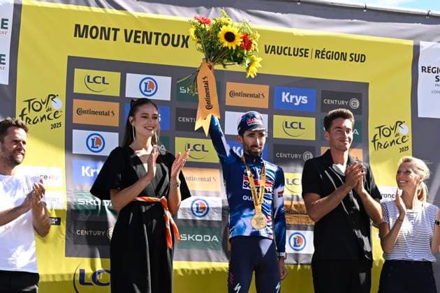 Tour de France 2025 Stage 16 MONT-VENTOUX, FRANCE - JULY 22 : Paret-Peintre Valentin (FRA) of Soudal Quick-Step pictured during the podium ceremony of stage 16 of the 112th edition of Tour de France an UCI World Tour 2.UWT cycling road race stage for Men Elite of 172 km with start in Montpellier and finish in Mont-Ventoux on July 22, 2025 in Mont-Ventoux, France, 22 07 2025 ( Motordriver Kenny Verfaillie - Mont-Ventoux France  Copyright: xJanxDexMeuleneirx