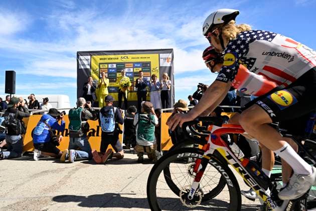 Tour de France 2025 Stage 16 MONT-VENTOUX, FRANCE - JULY 22 : Pogacar Tadej (SLO) of UAE Team Emirates pictured with the yellow jersey during the podium ceremony of stage 16 of the 112th edition of Tour de France an UCI World Tour 2.UWT cycling road race stage for Men Elite of 172 km with start in Montpellier and finish in Mont-Ventoux on July 22, 2025 in Mont-Ventoux, France, 22 07 2025 ( Motordriver Kenny Verfaillie - Mont-Ventoux France  Copyright: xJanxDexMeuleneirx
