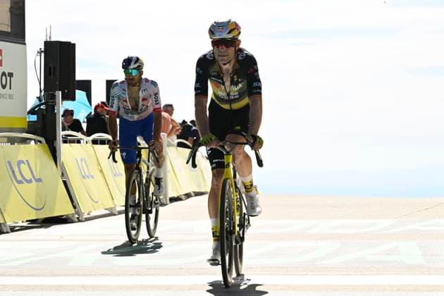 Tour de France 2025 Stage 16 MONT-VENTOUX, FRANCE - JULY 22 : Van Aert Wout (BEL) of Team Visma Lease a Bike during stage 16 of the 112th edition of Tour de France an UCI World Tour 2.UWT cycling road race stage for Men Elite of 172 km with start in Montpellier and finish in Mont-Ventoux on July 22, 2025 in Mont-Ventoux, France, 22 07 2025 ( Motordriver Kenny Verfaillie - Mont-Ventoux France  Copyright: xJanxDexMeuleneirx
