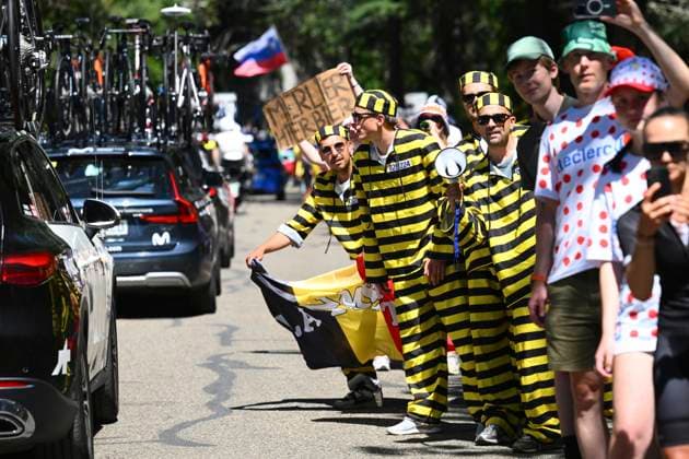 Tour de France 2025 Stage 16 MONT-VENTOUX, FRANCE - JULY 22 : illustration picture supporters during stage 16 of the 112th edition of Tour de France an UCI World Tour 2.UWT cycling road race stage for Men Elite of 172 km with start in Montpellier and finish in Mont-Ventoux on July 22, 2025 in Mont-Ventoux, France, 22 07 2025 ( Motordriver Kenny Verfaillie - Mont-Ventoux France  Copyright: xVincentxKalutx