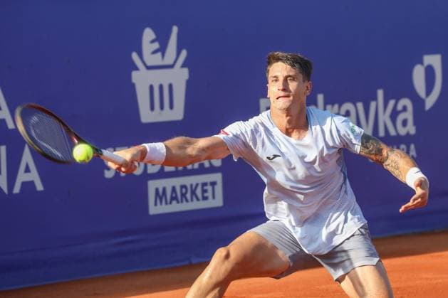 Umag, Croatia, 220725. 35th Plava Laguna Croatia Open Umag. Tennis match between Francesco Passaro and Camilo Ugo Carabelli. In the photo: Camilo Ugo Carabelli. Photo: Goran Sebelic CROPIX Copyright: xxGoranxSebelicx passaro_carabelli15-220725