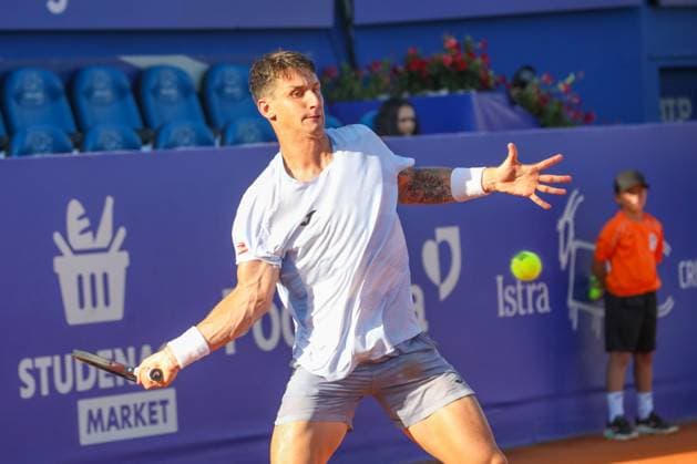 Umag, Croatia, 220725. 35th Plava Laguna Croatia Open Umag. Tennis match between Francesco Passaro and Camilo Ugo Carabelli. In the photo: Camilo Ugo Carabelli. Photo: Goran Sebelic CROPIX Copyright: xxGoranxSebelicx passaro_carabelli17-220725