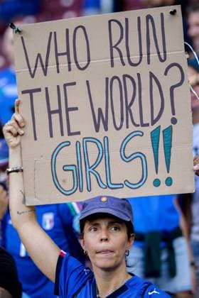Geneva, Switzerland, July 22nd 2025: Italy fan before the UEFA Womens EURO 2025 Semi-Final match between England and Italy at Stade de Geneve in Geneva, Switzerland. (Pedro Porru SheKicks SPP) Copyright: xPedroxPorrux xSheKicksx xSPPx spp-en-PePoSh-7J9A0165_DxO