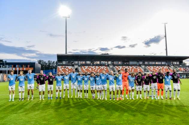 250722 Players of Malmö FF celebrate after the UEFA Champions League qualifier football match between FK RFS and Malmö FF on July 22, 2025 in Riga. Photo: Christian Örnberg BILDBYRAN COP 166 CO0590 fotboll football soccer fotball uefa champions league qualifiers champions league fk rfs malmö ff bbeng jubel Copyright: CHRISTIANxÖRNBERG BB250722CO067