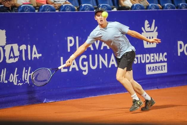 Umag, Croatia, 220725. 35th Plava Laguna Croatia Open Umag. Tennis match between Dino Prizmic and Elmer Moller. In the photo: Elmer Moller. Photo: Goran Sebelic CROPIX Copyright: xxGoranxSebelicx prizmic_moller08-220725