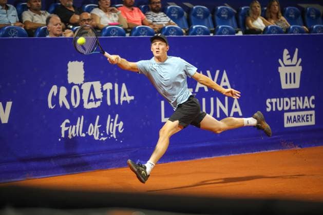 Umag, Croatia, 220725. 35th Plava Laguna Croatia Open Umag. Tennis match between Dino Prizmic and Elmer Moller. In the photo: Elmer Moller. Photo: Goran Sebelic CROPIX Copyright: xxGoranxSebelicx prizmic_moller09-220725