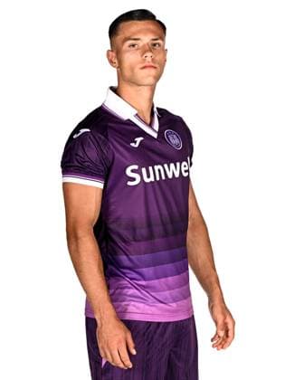 RSC Anderlecht Media Activities 22 07 2025 NEERPEDE, BELGIUM - JULY 22 : Simic Jan-Carlo defender of RSC Anderlecht pictured during a photoshoot during the RSC Anderlecht mediaday ahead of the Jupiler Pro League 2025-2026 season on July 22, 2025 in Neerpede, Belgium, 22 07 2025  Copyright: xTomasxSiskx