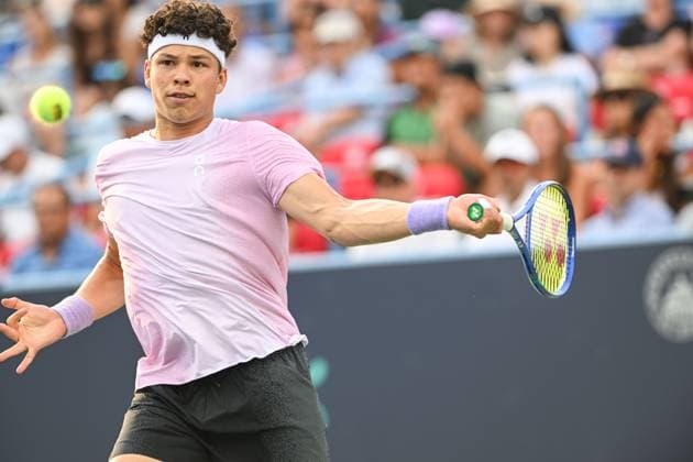 July 22, 2025, Washington, D.C, U.S: BEN SHELTON hits a forehand during his match against Mackenzie McDonald at the Rock Creek Tennis Center. Washington U.S - ZUMAg196 20250722_zap_g196_029 Copyright: xKylexGustafsonx