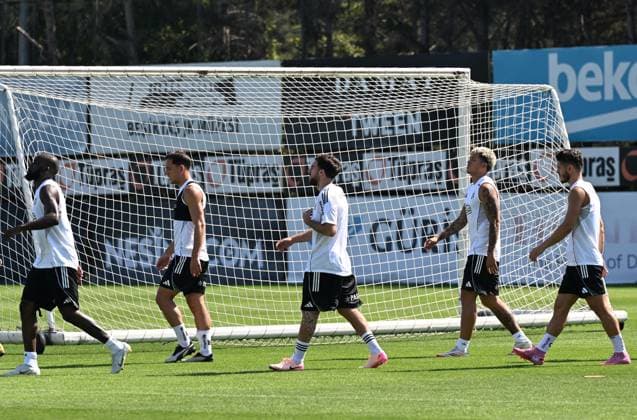 Besiktas players continue preparations against Shakhtar Donetsk match in Istanbul ISTANBUL, TURKIYE - JULY 23: Besiktas players continue preparations for their UEFA Europa League second qualifying round first leg match against Ukrainian side Shakhtar Donetsk with a final training session held at the BJK Nevzat Demir Facilities under the supervision of head coach Ole Gunnar Solskjaer, on July 23, in Istanbul, Turkiye. Hakan Nural Anadolu Istanbul Turkey. Editorial use only. Please get in touch for any other usage.  Copyright: x2025xAnadoluxHakanxNuralx