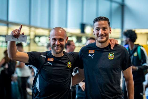 SOCCER - UEFA ECL, Decic vs Rapid SCHWECHAT,AUSTRIA,23.JUL.25 - SOCCER - UEFA Europa Conference League, qualification, FK Decic Tuzi vs SK Rapid Wien, preview, departure Rapid. Image shows Lukas Grgic and Ercan Kara (Rapid).  GEPAxpictures xKevinxHackner