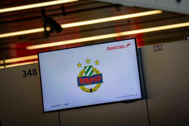 SOCCER - UEFA ECL, Decic vs Rapid SCHWECHAT,AUSTRIA,23.JUL.25 - SOCCER - UEFA Europa Conference League, qualification, FK Decic Tuzi vs SK Rapid Wien, preview, departure Rapid. Image shows the Austrian Airlines Check-In Sign with a SK Rapid Wien Logo.  GEPAxpictures xKevinxHackner