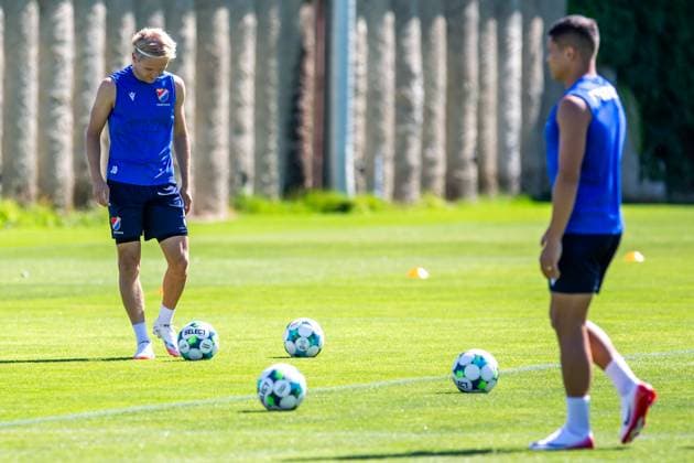 L-R Matej Sin and Ewerton attend a training session of Banik Ostrava players prior to the UEFA Europa League match: FC Banik Ostrava vs Legia Warszawa, in Ostrava, Czech Republic, July 23, 2025. (CTKxPhoto VladimirxPrycek) CTKPhotoP2025072303172  CTKPhotoP2025072303172